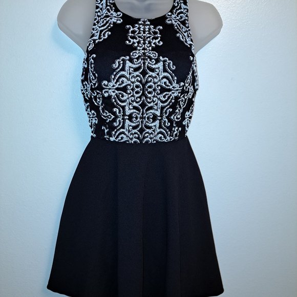 Speechless Black,White &Gray Beaded Strappy Back Fit and Flare Dress Size 3 - Picture 2 of 9
